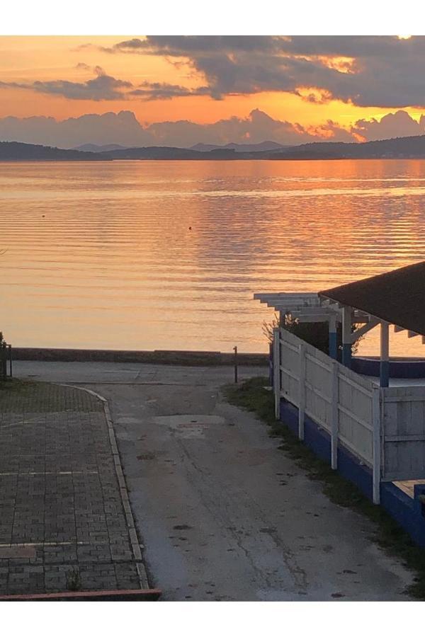 Beach Front Paradise Apartment Sukosan Luaran gambar
