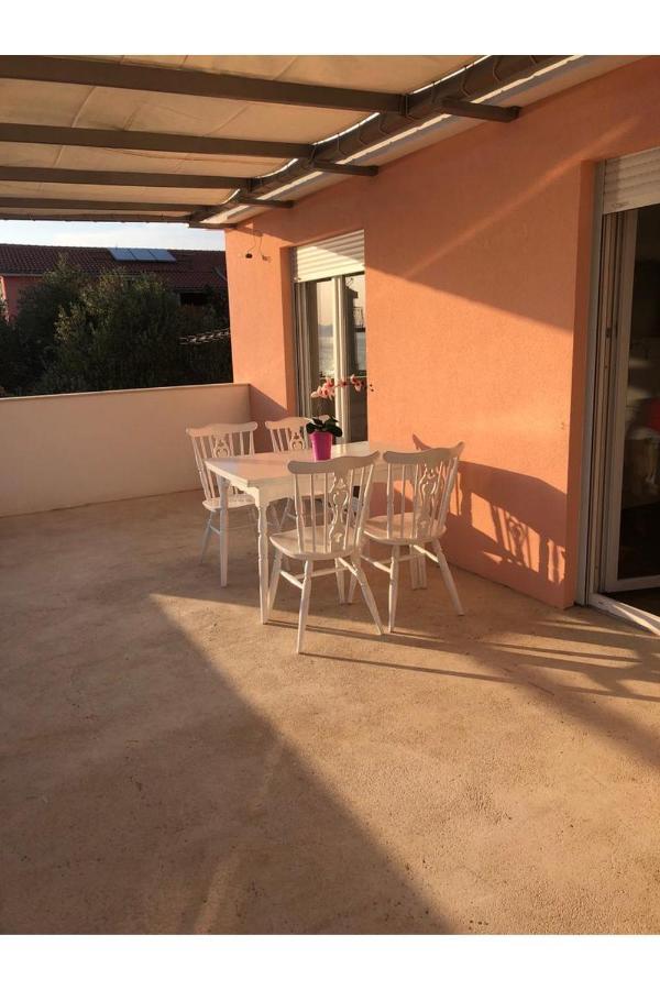 Beach Front Paradise Apartment Sukosan Luaran gambar